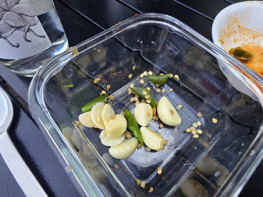 Best Korean Airtight LocknLock Containers for Smelly Food Storage with fresh garlic.